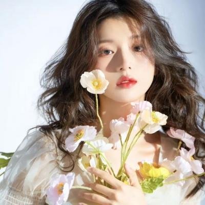 蓝色牛仔裤芬兰小姐
